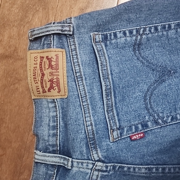 Levi's Jeans - Picture 3 of 4
